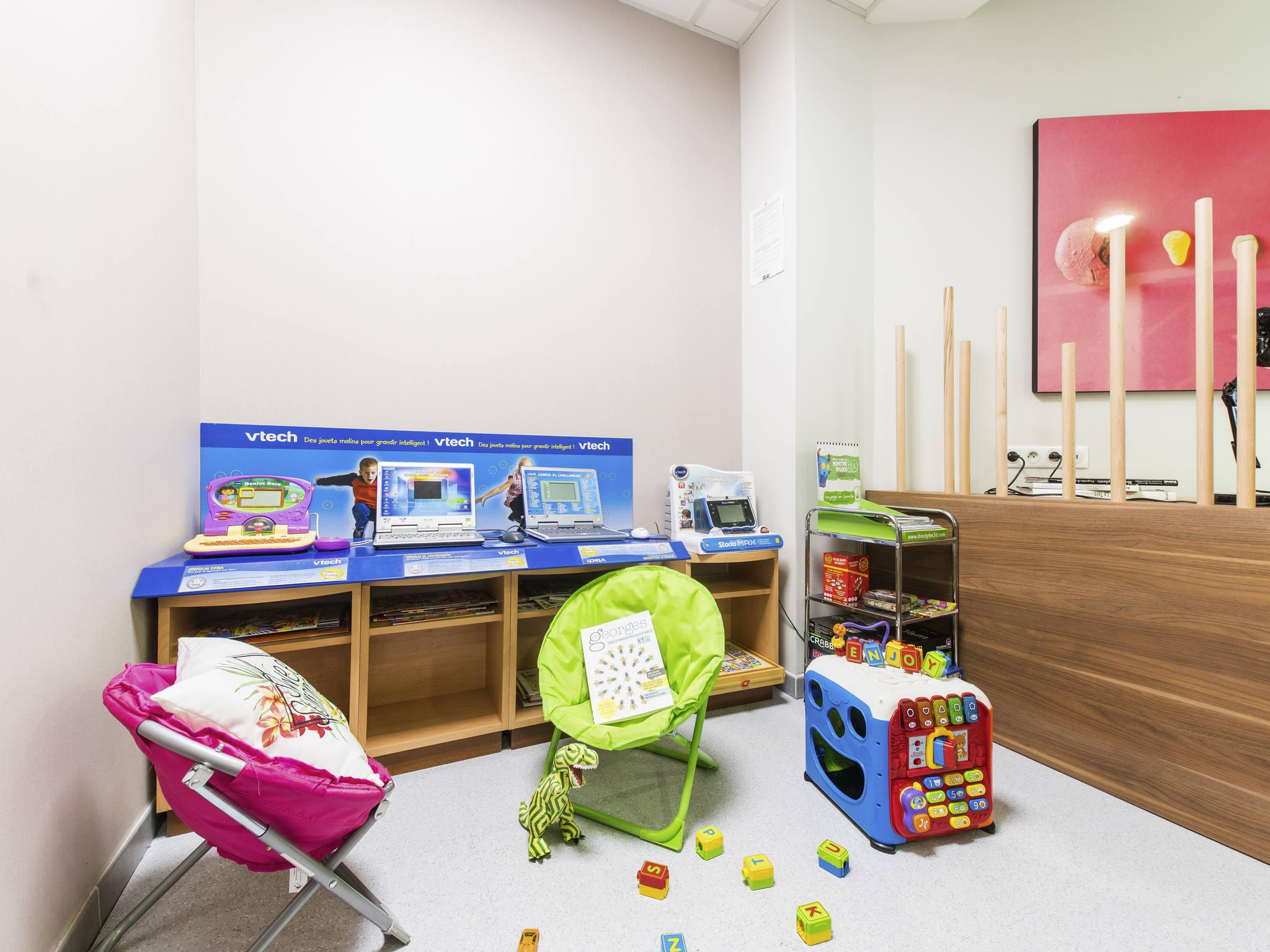 Ibis Styles Castres Hotell Eksteriør bilde
